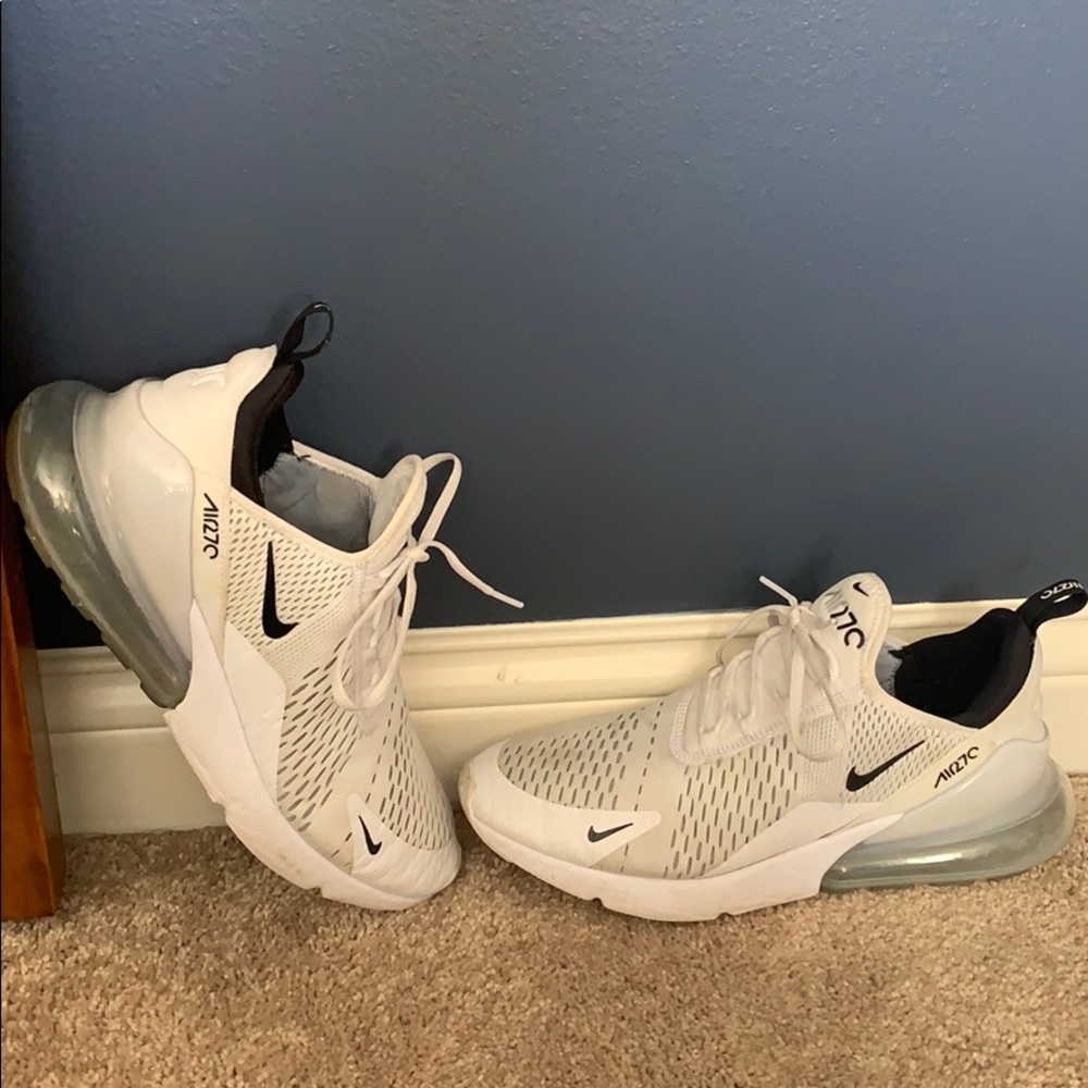 Men’s Nike Air Max 270s size 10 in white and black